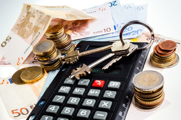 Money, calculator and keys.