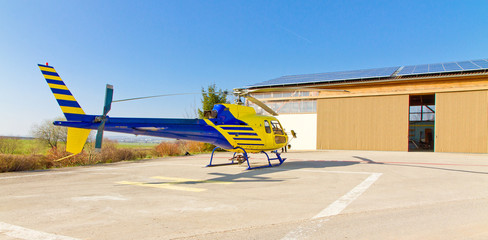 Helikopter auf dem Landeplatz