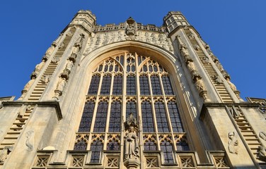 Fototapeta na wymiar Facade from Bath cathedral and blue sky