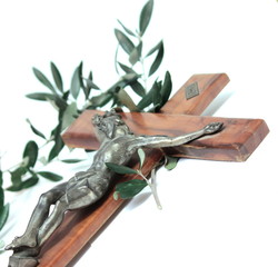 crocifisso con ramo d'ulivo