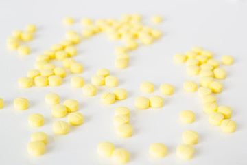 Fototapeta na wymiar Yellow pills