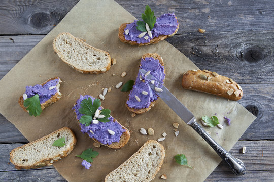 bruschetta crunch with purple cabbage cream and sunflower seeds