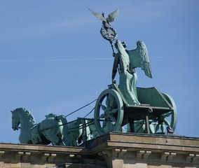 Fototapeta na wymiar Berlin, Brandenburger Tor, Quadriga, Pferde, Deutschland