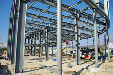 bâtiment industriel en construction