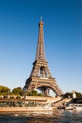 Fototapeta na wymiar Emblem of the EU in the Eiffel Tower