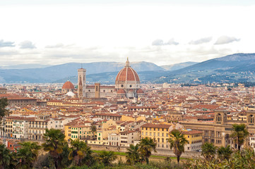 Fototapeta na wymiar Widok z lotu ptaka na miasto Florencji z Placu Michała Anioła