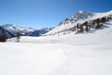 Fototapeta na wymiar Wysokie góry ośrodek narciarski