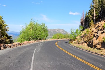 Fototapeta na wymiar Colorado road - Rocky Mountains National Park