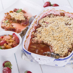 Erdbeer Rhabarbercrumble
