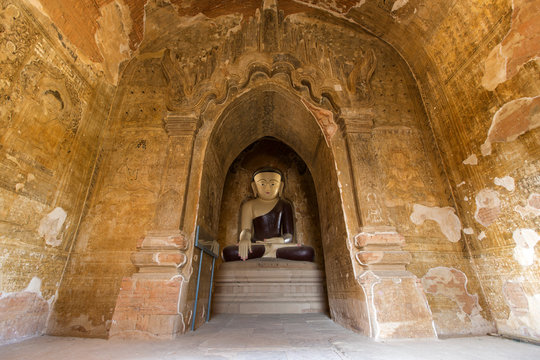 Buddha images and paintings inside Thambula Pahto temple, Bagan