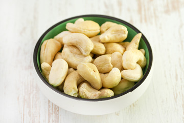cashew in bowl