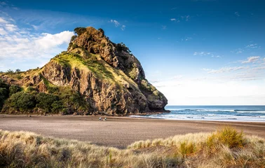 Papier Peint photo Nouvelle-Zélande Lion Rock (Piha Beach, Nouvelle-Zélande)