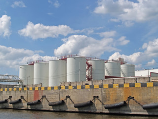 The oil terminal in trade seaport