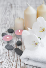 Obraz na płótnie Canvas Spa set with white orchids