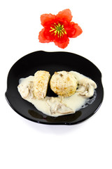 Frische Semmelknödel mit Pilzsoße