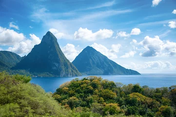 Abwaschbare Fototapete Karibik Panorama der Pitons in St. Lucia, Karibik