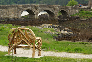 Obraz premium Bridge to Eilean Donan Castle, Scottish Highlands