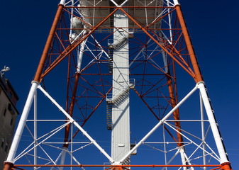 Close-up on the Structure of a Telecommunication Antenna