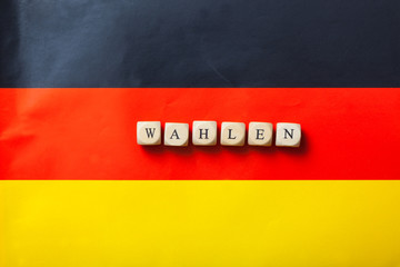 Deutschland Flagge mit Wort Wahlen