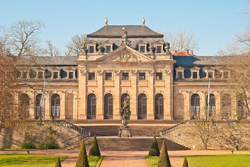 Fototapeta na wymiar Oranżeria z Floravase baroku Fulda Castle Park
