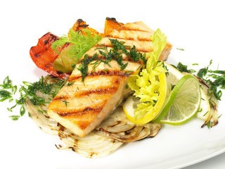 Lachsfilet und Gemüse von Grill