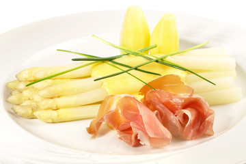 Spargel mit Schinken und Kartoffeln