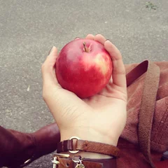 Foto op Canvas holding juisy apple © Dayzi