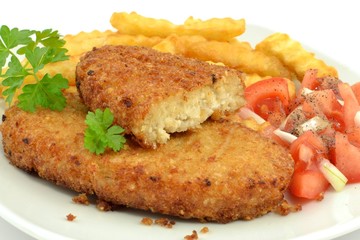 kotlet rybny z frytkami