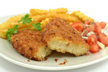 kotlet rybny z frytkami