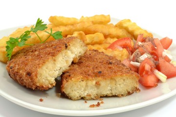 kotlet rybny z frytkami