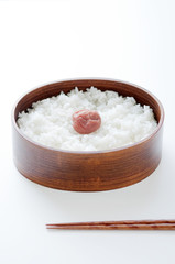 日の丸弁当　ご飯　梅干し