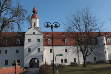 Annaburger Vorderschlossportal vom Markt