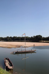 Embarcations au repos sur la Loire- Pêcheur.