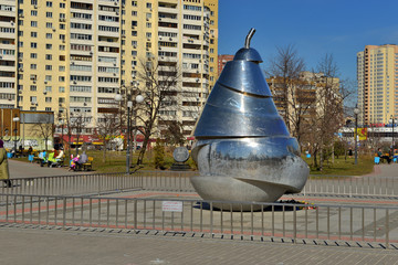 Фонтан любви в Киеве. Груша.