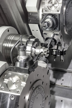 Drehbank, CNC-Fr&auml;se