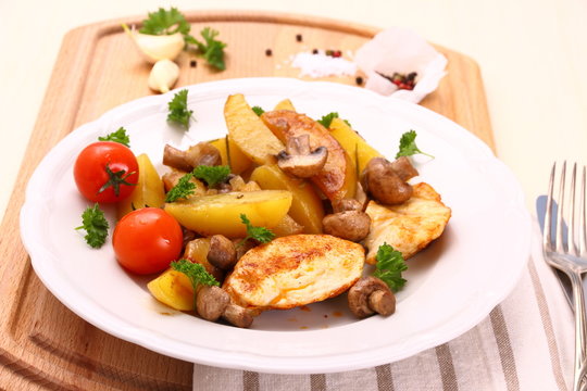 Chicken fillet with mushroom and rosemary potatoes