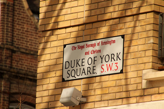 Signal of a street in London