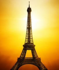 Fototapeta na wymiar Sunny Eiffel Tower