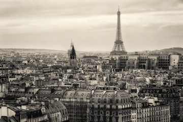 Widok na Paryż i Wieżę Eiffla z góry - 62561428