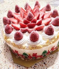 strawberry ice-cream cake
