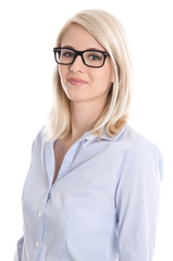 Hübsche junge Business Frau mit Brille und Bluse in Blau