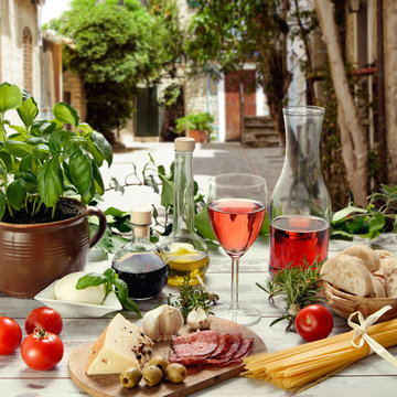 italienische Speisen im Restaurant im Freien