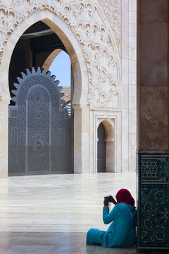 donna fotografa in moschea