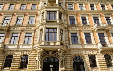 Obraz premium altes Haus saniert