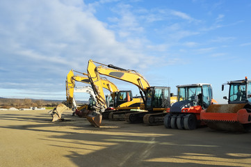 Bagger und Planierraupe auf der Baustelle