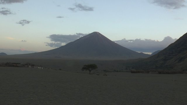 au pied du volcan sacr&eacute;