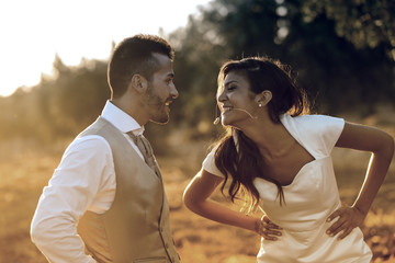 Obraz premium Just married couple in nature background