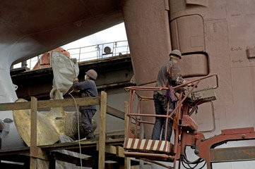 Repair of ships in dock