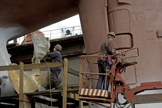 Repair of ships in dock