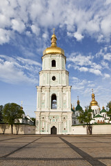 Fototapeta na wymiar The belltower of the Sophia Cathedral in Kiev